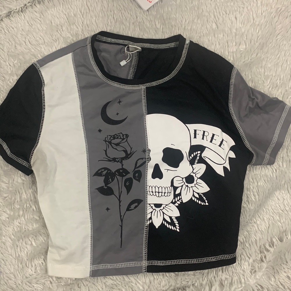 ROMWE tight fit cropped t-shirt, black, grey and white, size 4 or small.